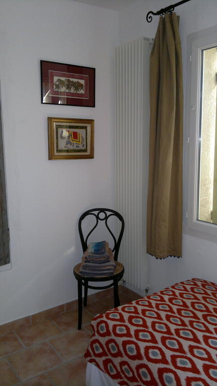A L'Est D'Uzes Villa Saint-Siffret Oda fotoğraf