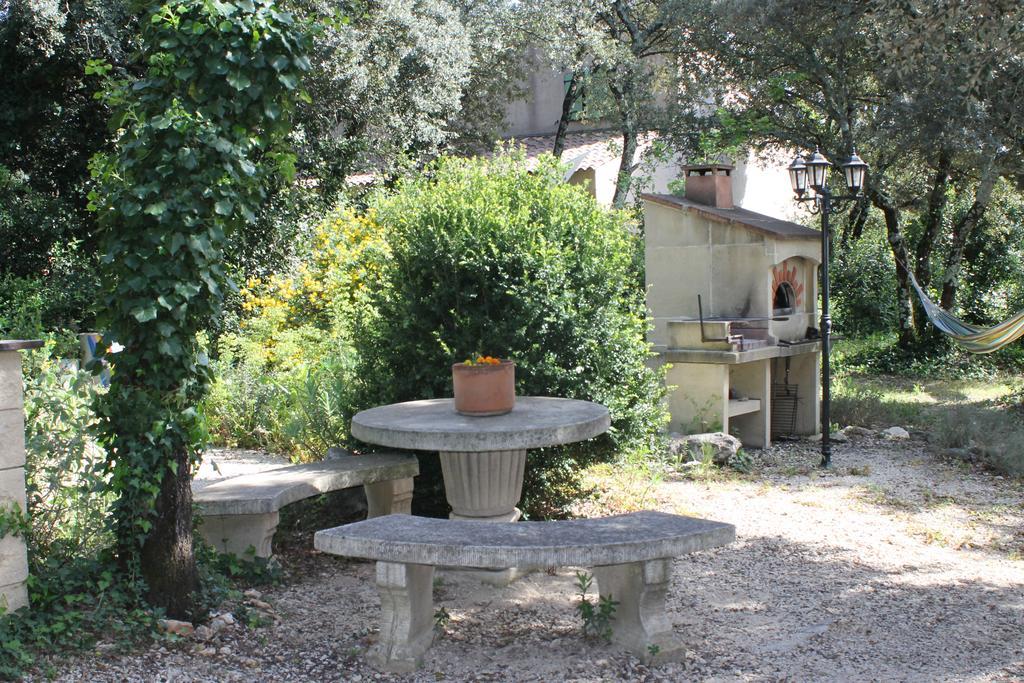 A L'Est D'Uzes Villa Saint-Siffret Dış mekan fotoğraf